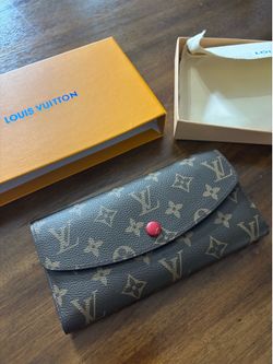 Women’s designer style wallet