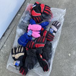 SNOW GLOVES FOR KODS EACH 