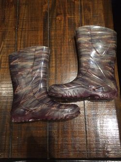 Boys Rubber Rain Camo boots size 12.5 and 13 available