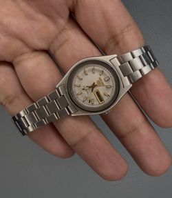Vintage Ladies Seiko 5 Automatic - PRICE IS FIRM / NO DESCUENTOS