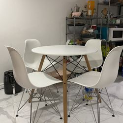 Round Dining Table (NO CHAIRS INCLUDED)