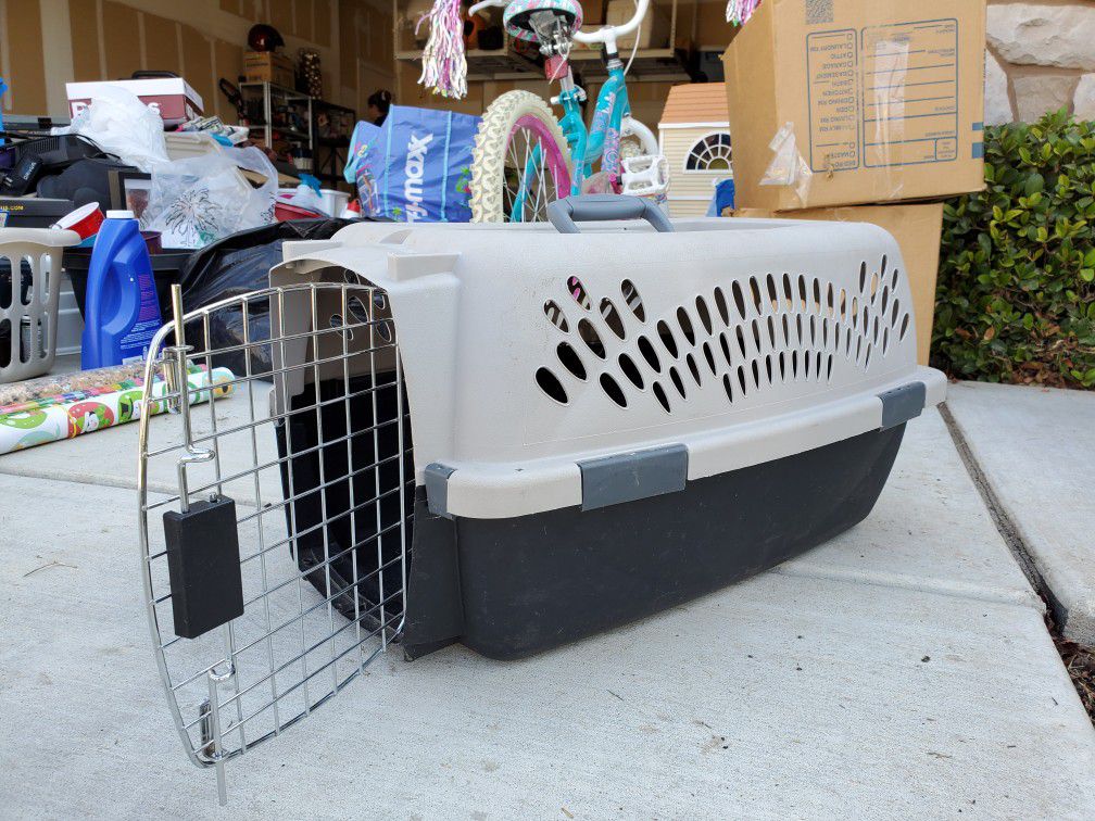 Dog Crate (toy size) & Puppy Supplies