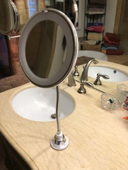 Brightown 10x Magnifying Mirror with Light