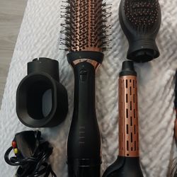 Elle Blowdryer Brush