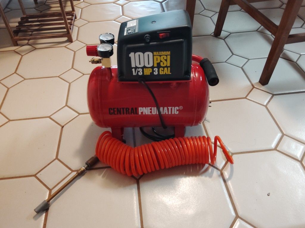 Central Pneumatic Max 100 Psi 1/3 Ho 3 Gal Air Compressor