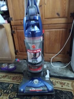Hoover Bagless Upright Vacuum Cleaner