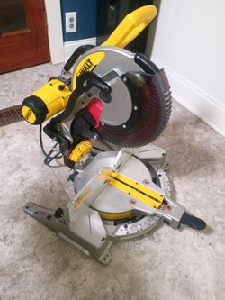 DeWalt 12 inch Double Bevel Compound Miter Saw