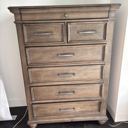 Wood Blend Chest Of Drawers