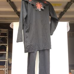 Ninja Halloween costume w/hoodie, belt - Size Large - young teen or 8-10 yr olds