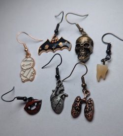 Halloween Earrings $5 Each Mummy Body Parts Lungs Vampire Skull Teeth Bat