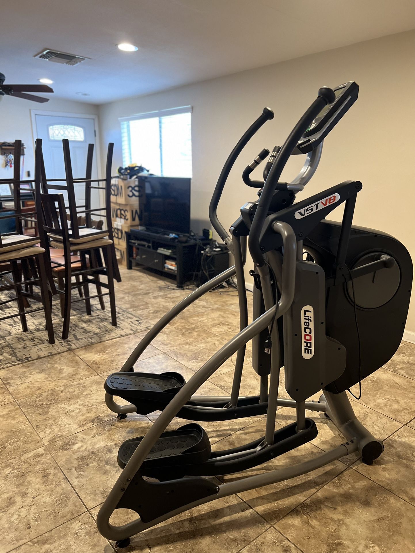 Elliptical Machine  LifeCore VSTV8