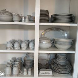 China Set 120 Plus Pieces Settings For 8