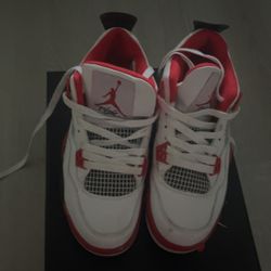 Jordan 4 Fire red