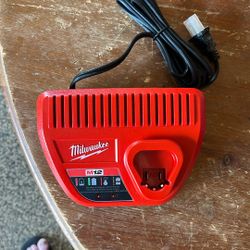 Milwaukee M12 Charger