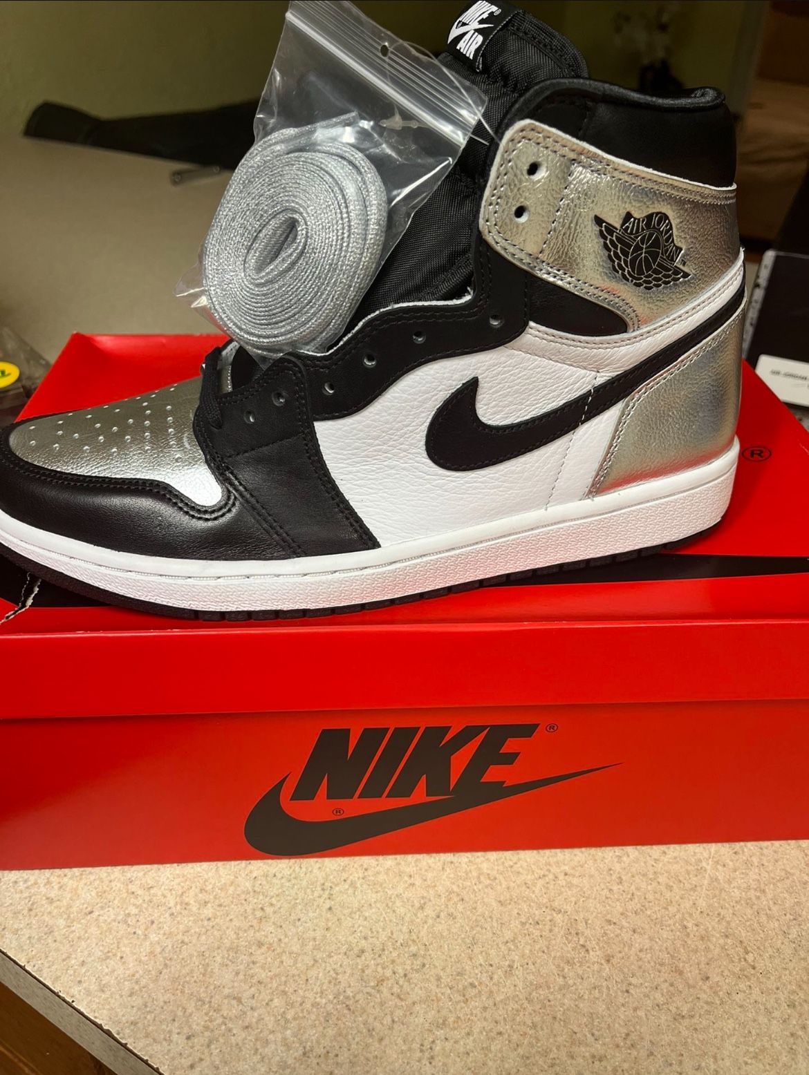 BRAND NEW AIR JORDAN 1 HIGH TOP