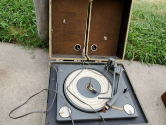 Penncrest portable record player 