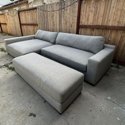 FREE DELIVERY!! Grey Sectional Couch with Ottoman