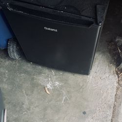 Galanz Mini Fridge 
