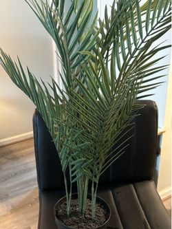 Green artificial plant