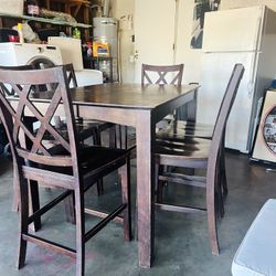 Extendable Dining Table 