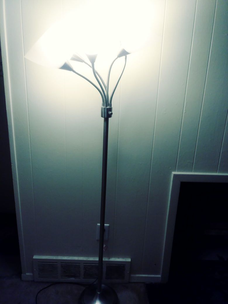 Stainless steel floor lamp with 5 (white) shades