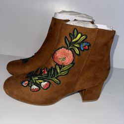 Suede Flowered Boots 