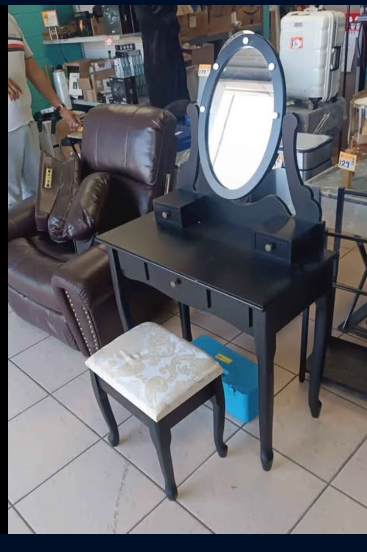 Brand New Makeup Vanity With Lights 