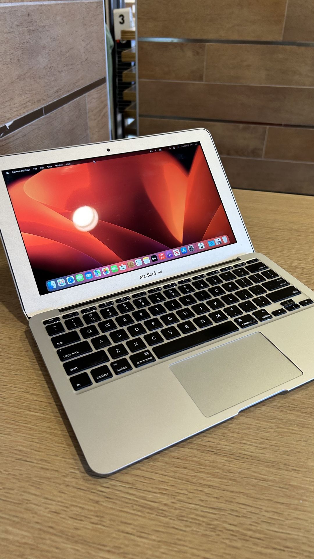 Apple MacBook Air 11” i5/4GB/128GB SSD $180