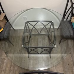 Round Glass Table / Mesa De Comedor Redonda de Vidrio