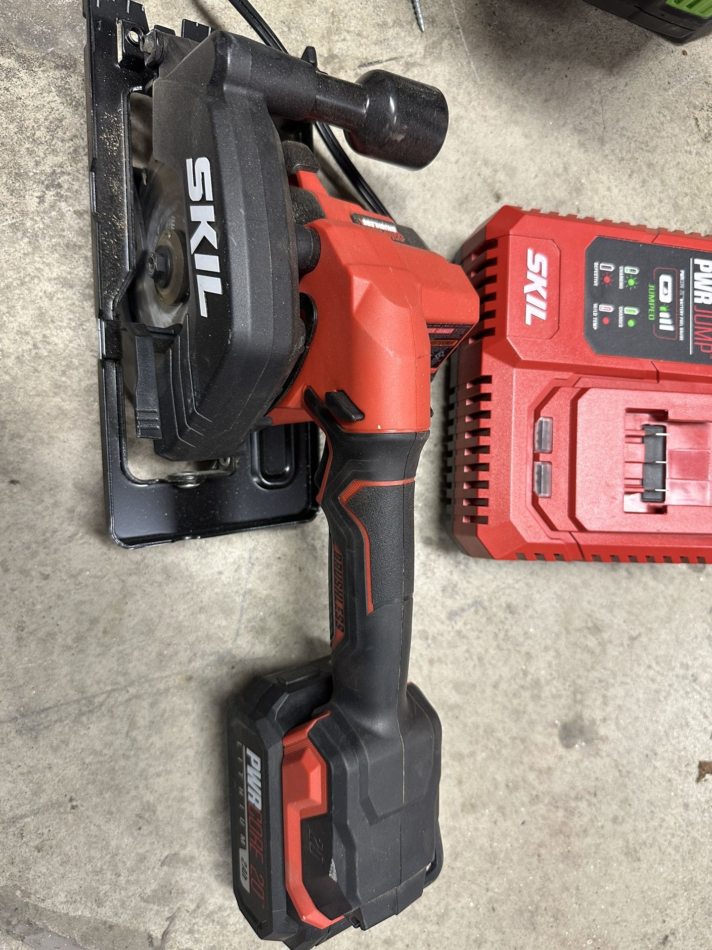 Skil 20v Mini Circ Saw With Battery And Charger