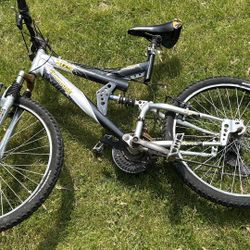 24 Inch Mongoose XR75 Mountain Bike 