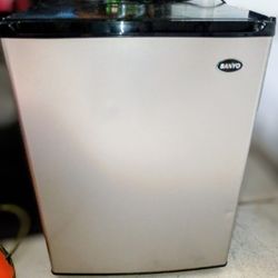 Sanyo Mini Fridge 2.5 Cu Ft