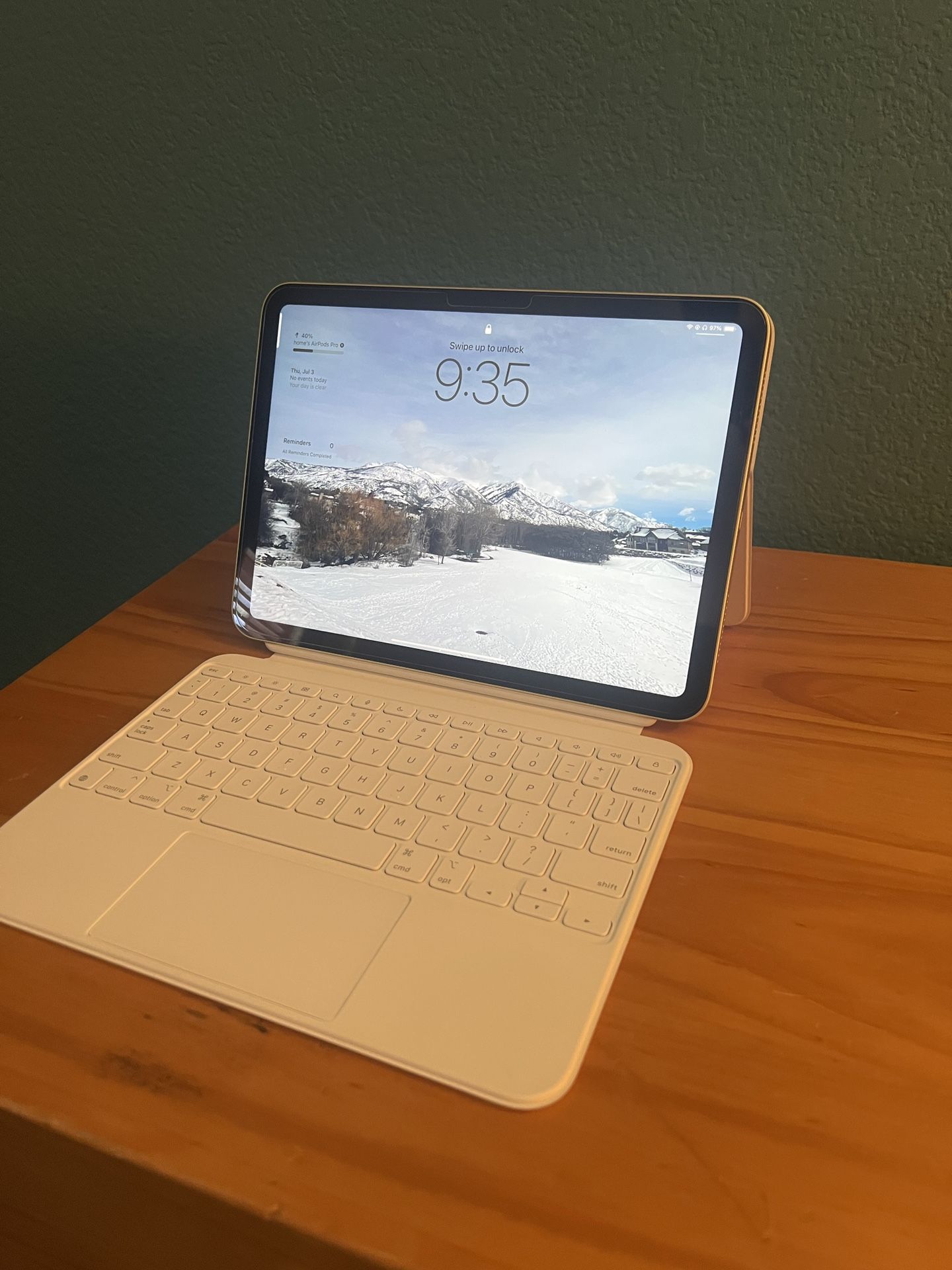 A16 Ipad with magic keyboard folio 2