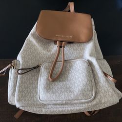 Michael Kors Abbey Large Signature Cargo Backpack