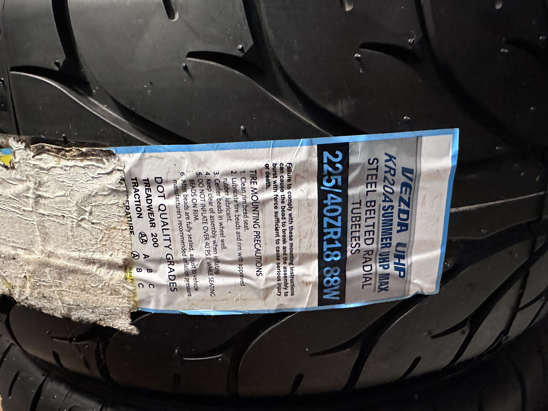 4 Kenda Vezda UHP Max Summer tires 225/40R18 ZR 88W