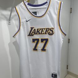Los Angeles Lakers Luka Doncic stitched jersey Size Large XL 2xl