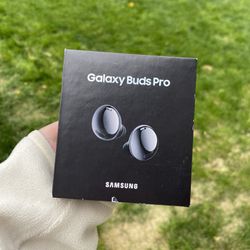 galaxy buds pro. (barely used)