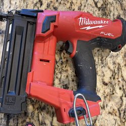 Fuel M18 Milwaukee 18 Ga Brad Nail Gun Pistola De Clavos De Batería 