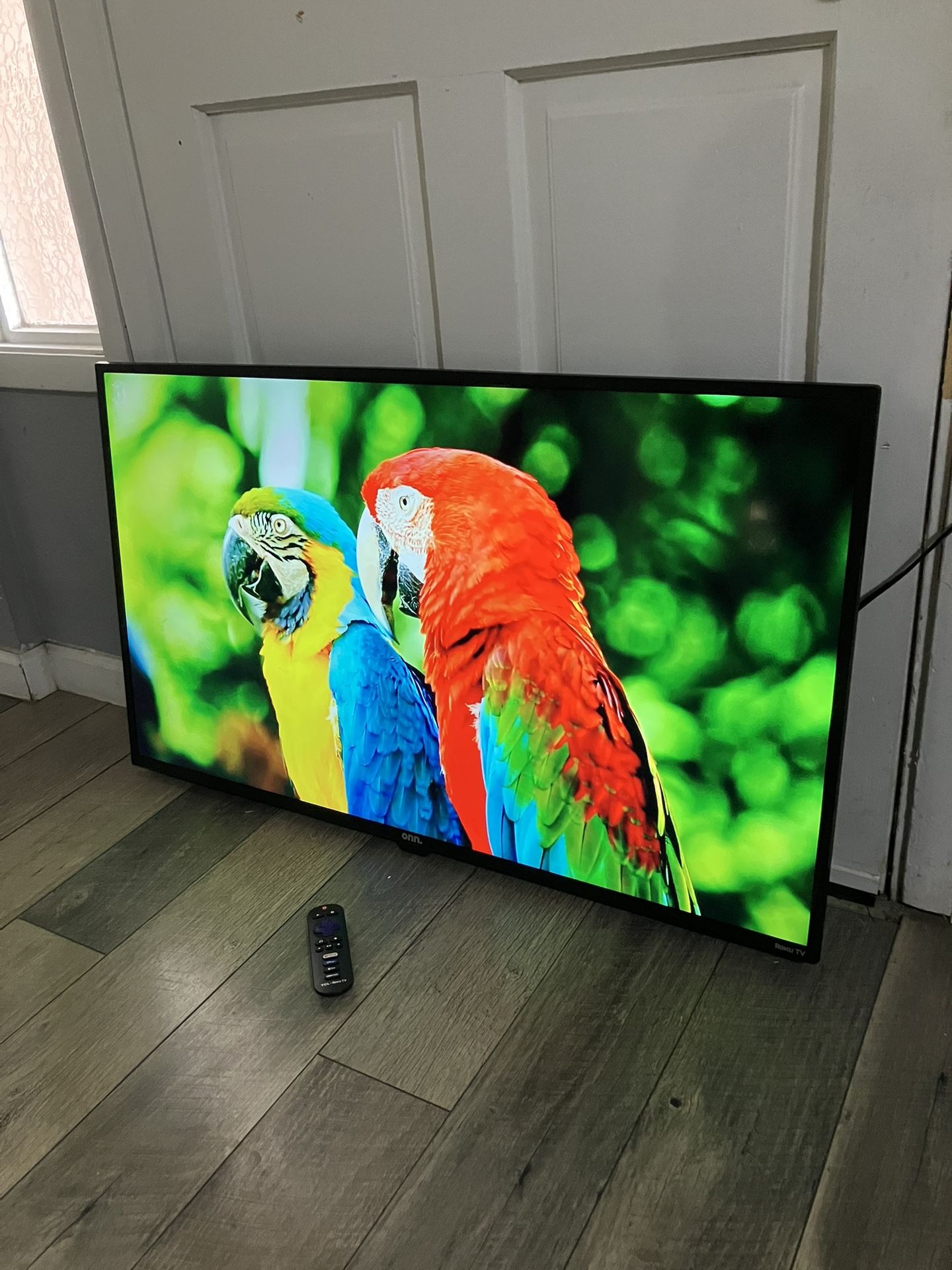 ONN 43-Inch Class 4K Ultra HD LED Smart TV HDR (2160p) Resolution, 60 Hz Refresh Rate, DLED Display, Wireless Streaming