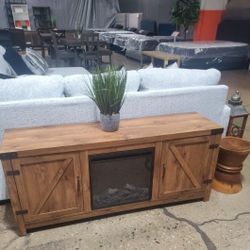 Beautiful Farmhouse Style Fireplace With Heat (New )