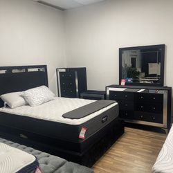 Angelina Black Velvet / Mirrored King Bedroom Set / 4pc