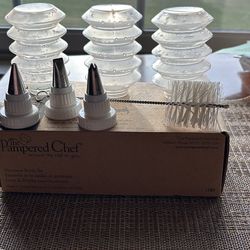 Pampered Chef  Decorator Bottle Set