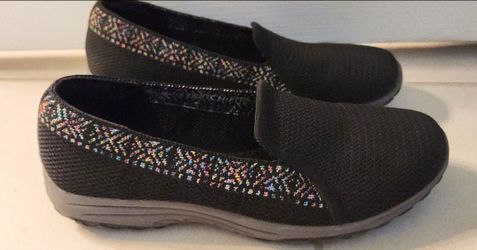 Women's size 9M Skechers shoes