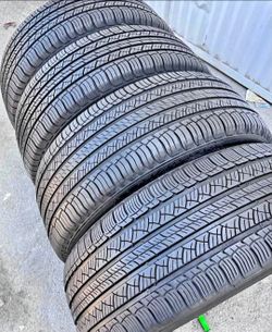 235 65 18 Michelin tires Con Excelente calidad Las 4