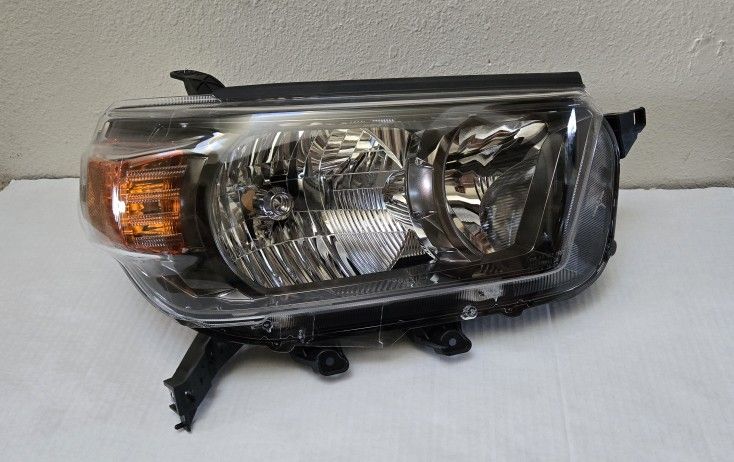 2010 - 2013 Toyota 4runner right side headlight new ,OEM