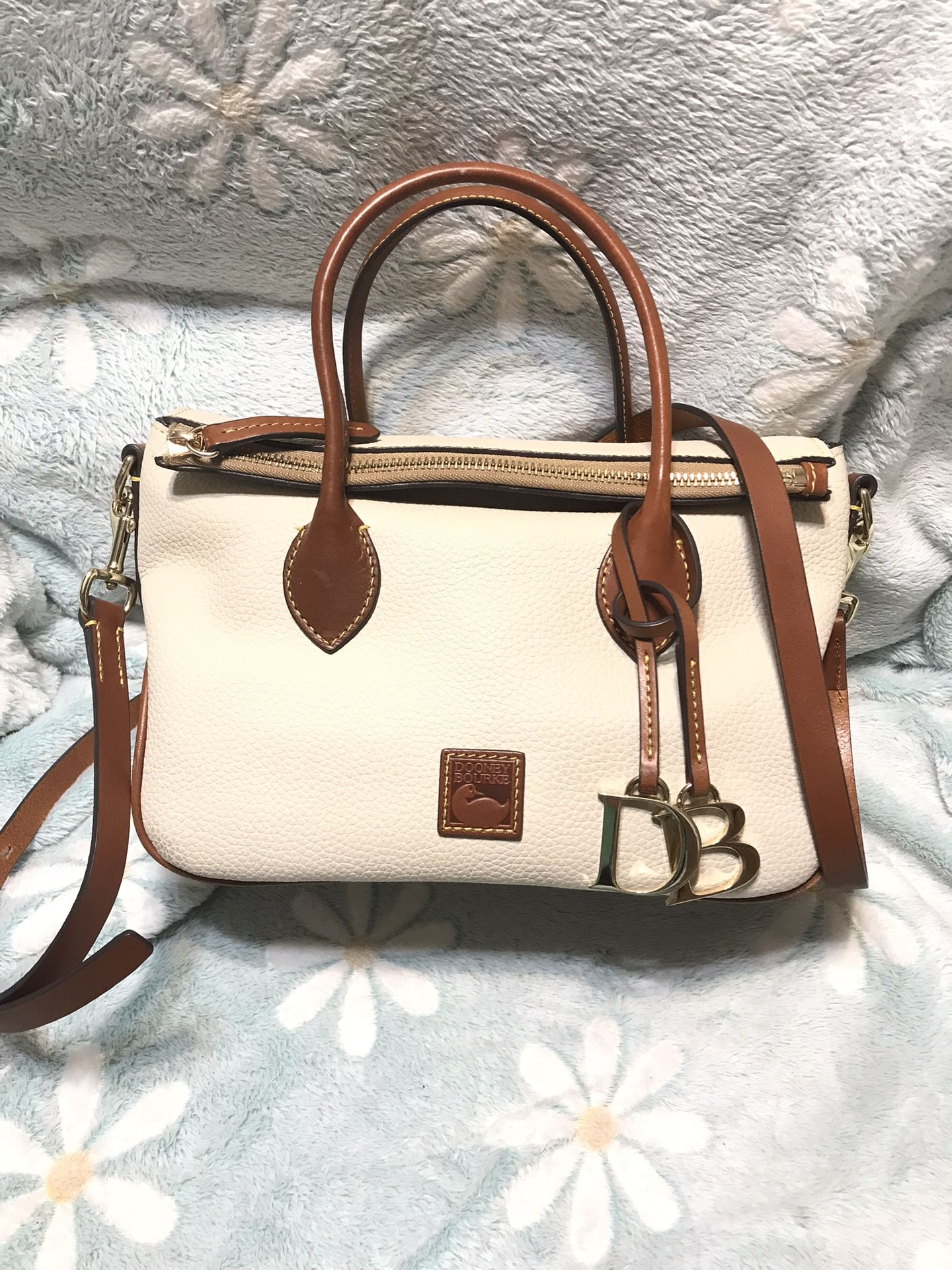 EUC Dooney & Bourke Pebble Grain Satchel Crossbody, Color Bone