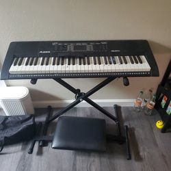 Alesis 61 Key Piano