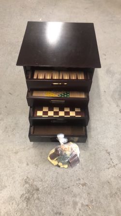 18x18x25 Game dresser dark brown solid wood very good condition
