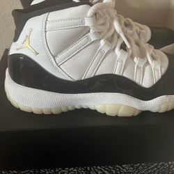 Jordon 11 Retro Gratitude Size 7.5