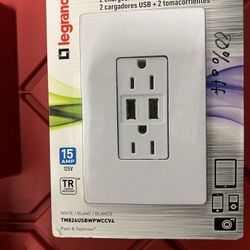 LEGRAND Radiant Tamper Resistant 2 USB 3.1A Outlet 15 Amp 125V